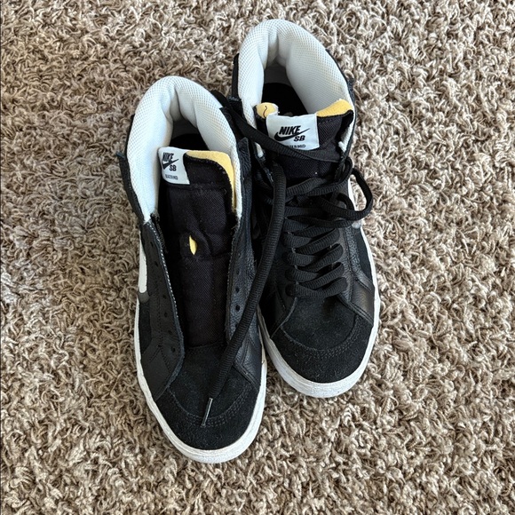 Nike SB Black and White High-Tops - Picture 1 of 5